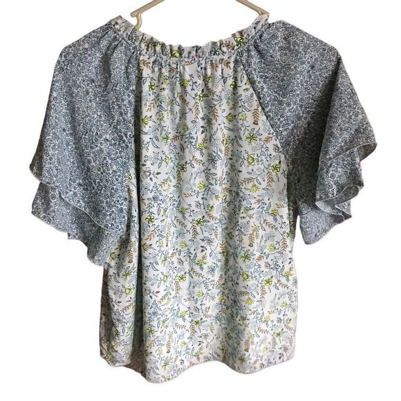 Kaari Blue top blouse size Medium blue floral ruffles short sleeve NWT New - Picture 2 of 6